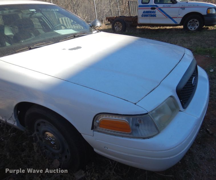 image for item JJ9819 2004 Ford Crown Victoria Police Interceptor