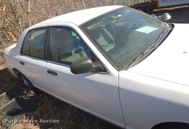 image for item JJ9819 2004 Ford Crown Victoria Police Interceptor