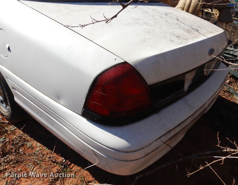 image for item JJ9819 2004 Ford Crown Victoria Police Interceptor