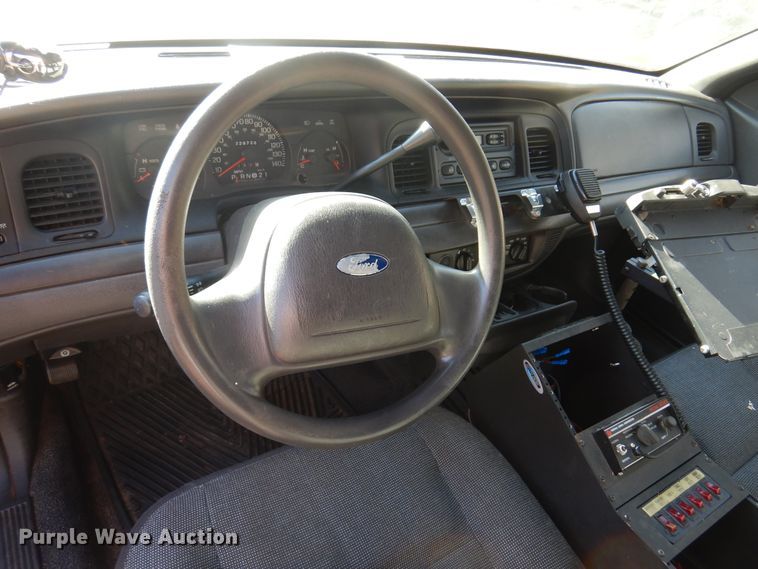 image for item JJ9819 2004 Ford Crown Victoria Police Interceptor
