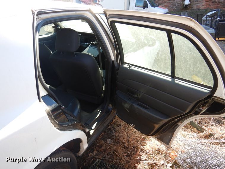 image for item JJ9819 2004 Ford Crown Victoria Police Interceptor