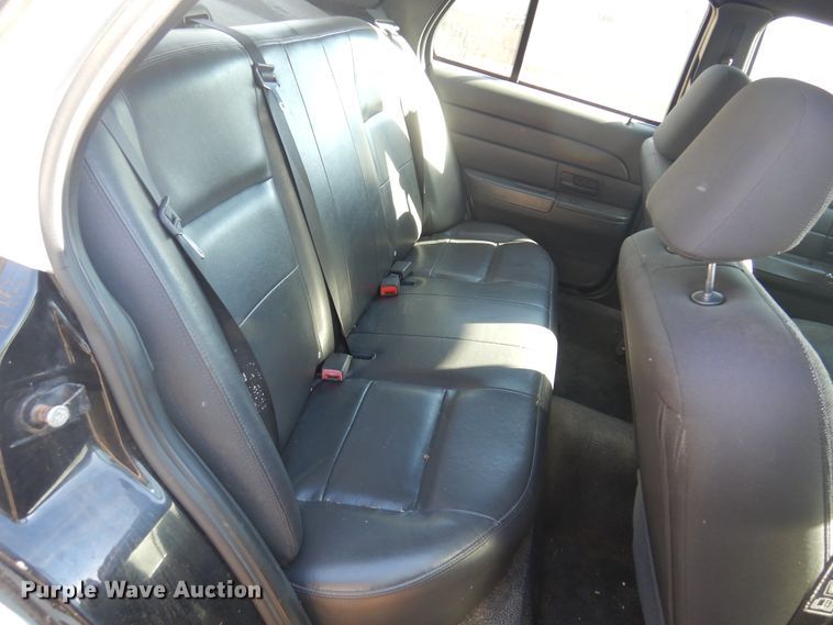 image for item JJ9819 2004 Ford Crown Victoria Police Interceptor