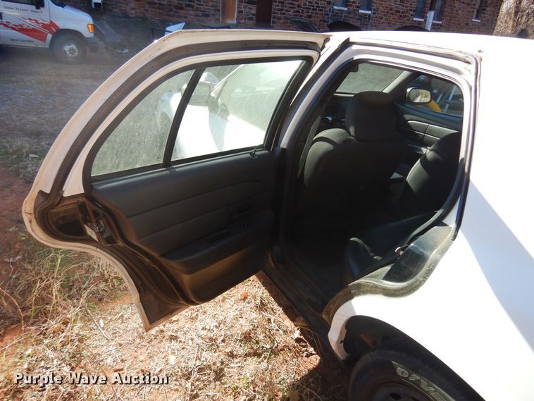 image for item JJ9819 2004 Ford Crown Victoria Police Interceptor