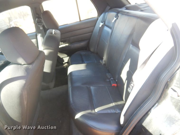 image for item JJ9819 2004 Ford Crown Victoria Police Interceptor