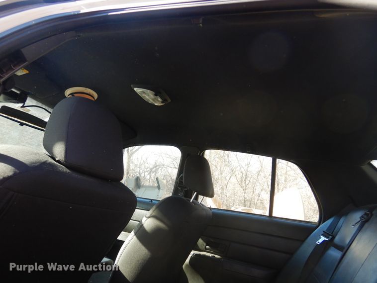 image for item JJ9819 2004 Ford Crown Victoria Police Interceptor