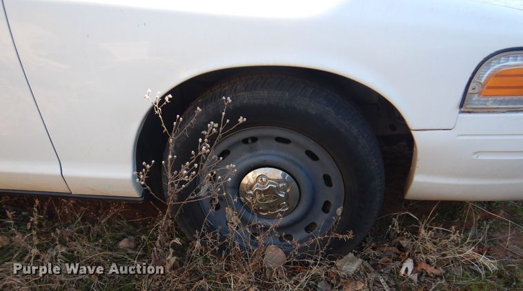 image for item JJ9819 2004 Ford Crown Victoria Police Interceptor