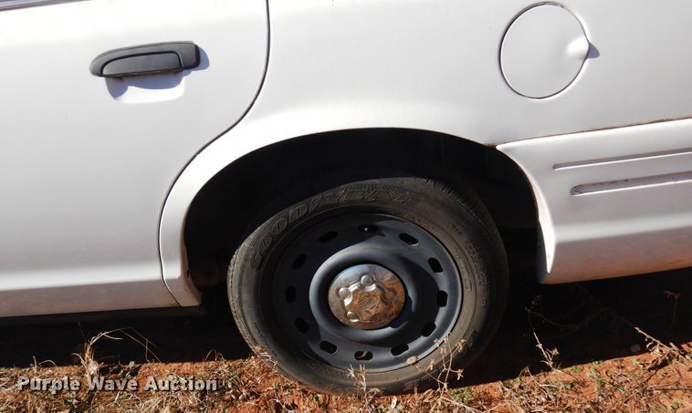 image for item JJ9819 2004 Ford Crown Victoria Police Interceptor