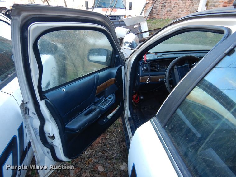 image for item JJ9823 1993 Ford Crown Victoria Police Interceptor