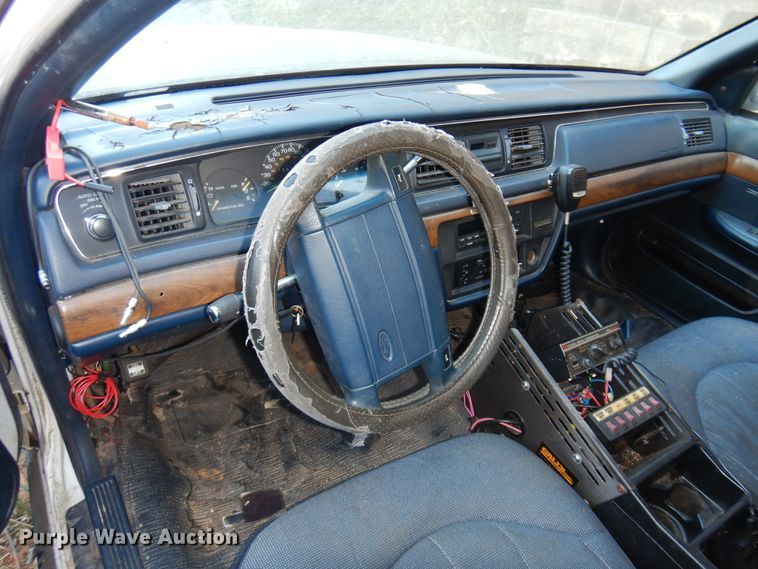 image for item JJ9823 1993 Ford Crown Victoria Police Interceptor