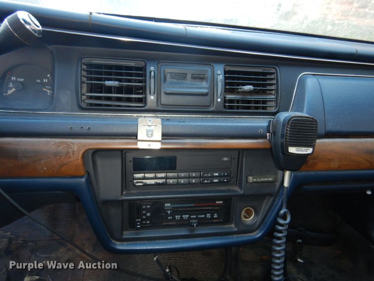 image for item JJ9823 1993 Ford Crown Victoria Police Interceptor