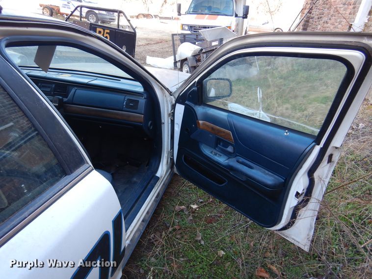 image for item JJ9823 1993 Ford Crown Victoria Police Interceptor