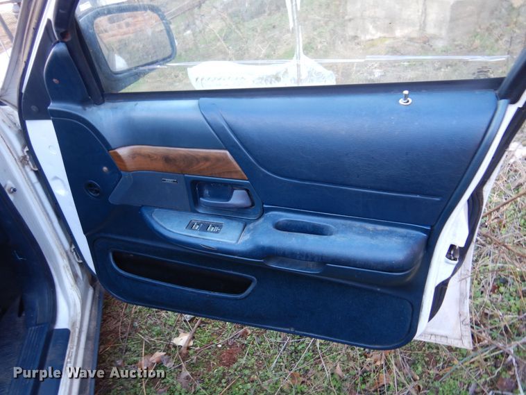 image for item JJ9823 1993 Ford Crown Victoria Police Interceptor