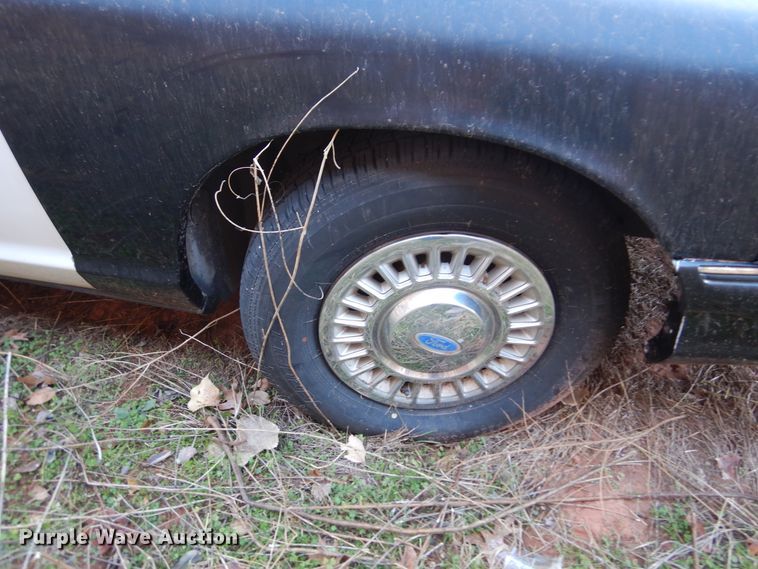 image for item JJ9823 1993 Ford Crown Victoria Police Interceptor