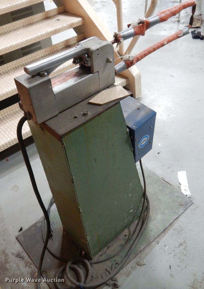 image for item JJ9834 Miller WT-1515  spot welder