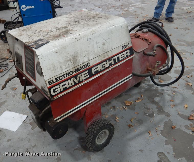 ElectroMagic Grime Fighter 7003 pressure washer in Pratt, KS Item