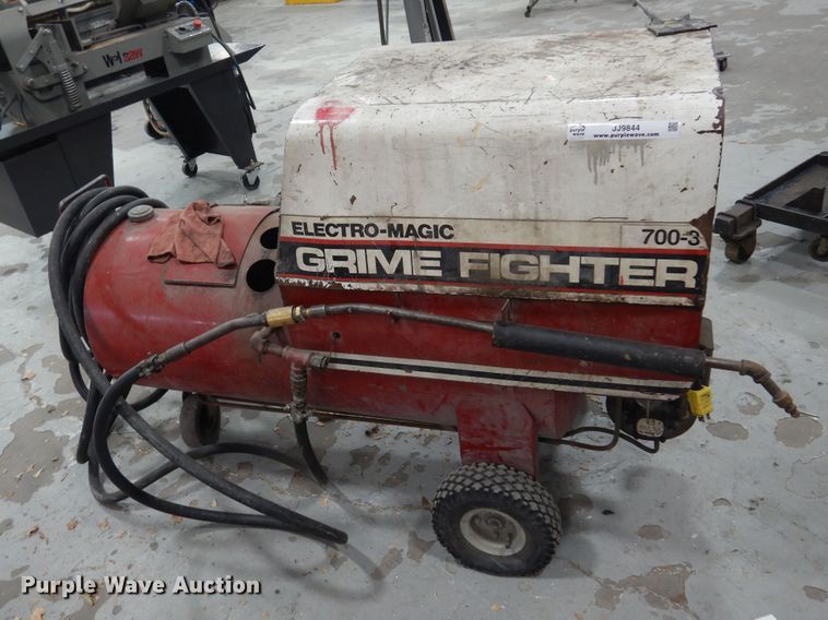 ElectroMagic Grime Fighter 7003 pressure washer in Pratt, KS Item