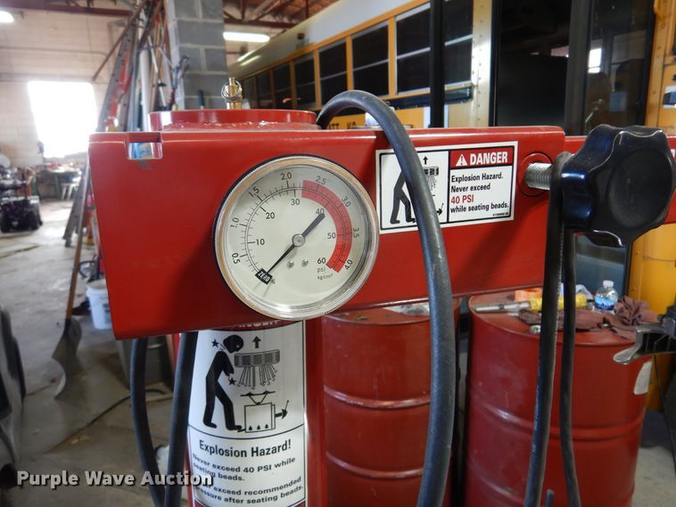 image for item JJ9847 Baseline 500 tire machine