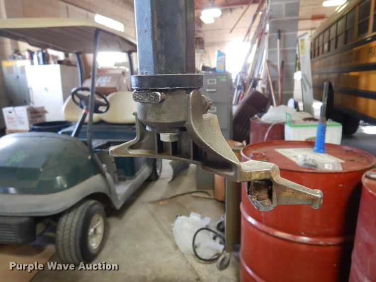 image for item JJ9847 Baseline 500 tire machine