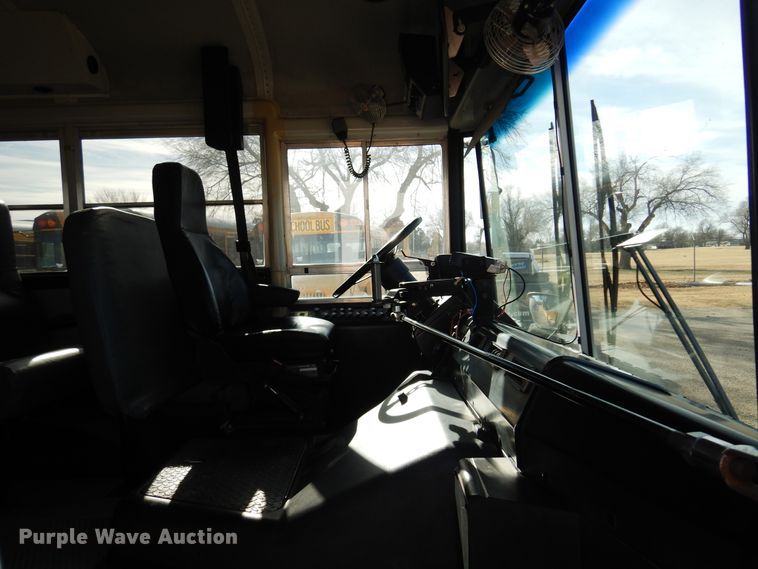 image for item JJ9848 1997 Thomas Built Saf-T-Liner MVP  school bus