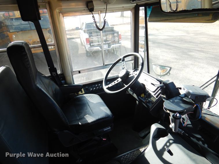 image for item JJ9848 1997 Thomas Built Saf-T-Liner MVP  school bus