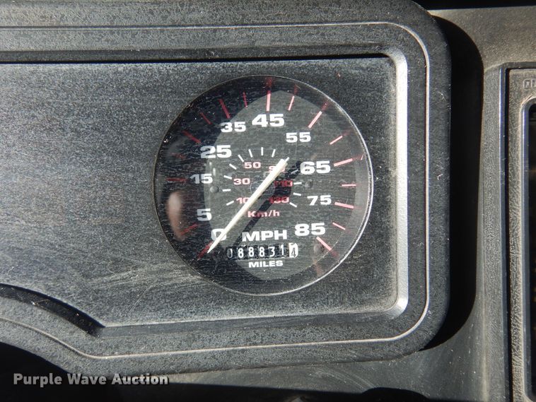 image for item JJ9848 1997 Thomas Built Saf-T-Liner MVP  school bus