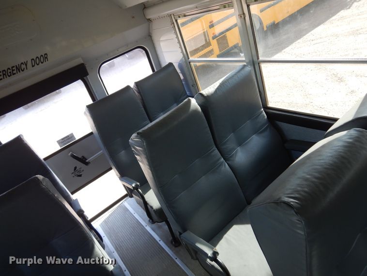 image for item JJ9848 1997 Thomas Built Saf-T-Liner MVP  school bus