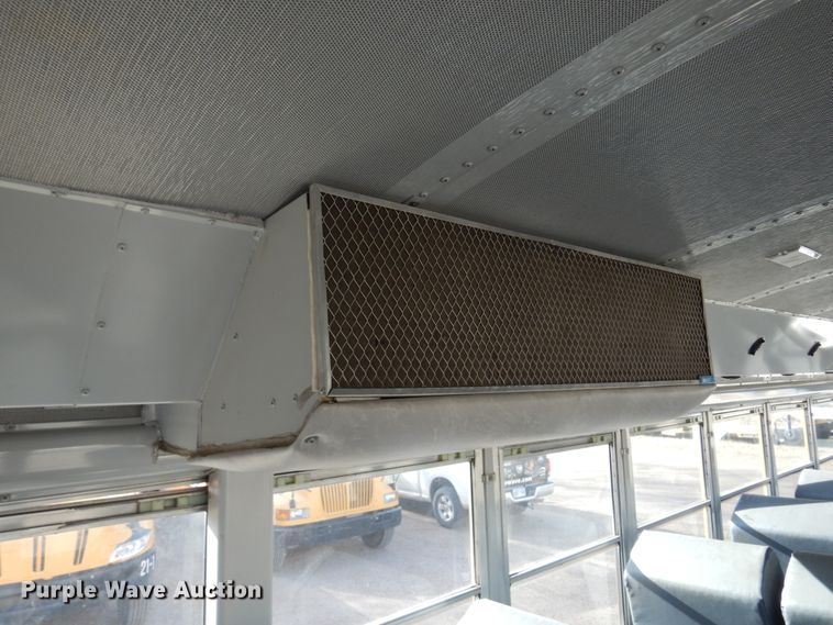 image for item JJ9848 1997 Thomas Built Saf-T-Liner MVP  school bus