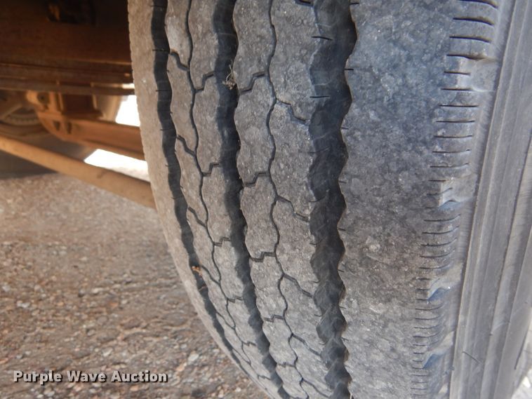 image for item JJ9848 1997 Thomas Built Saf-T-Liner MVP  school bus