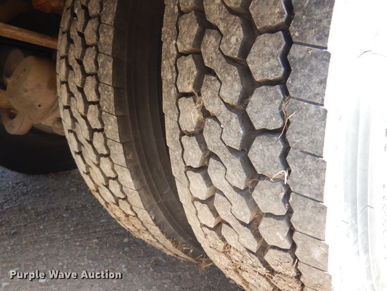 image for item JJ9848 1997 Thomas Built Saf-T-Liner MVP  school bus