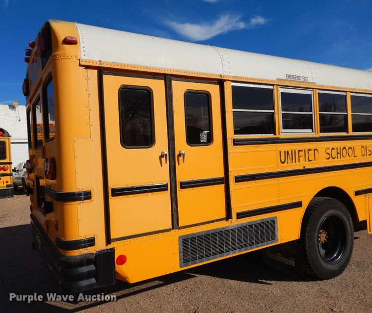 image for item JJ9849 1998 International 3800  school bus