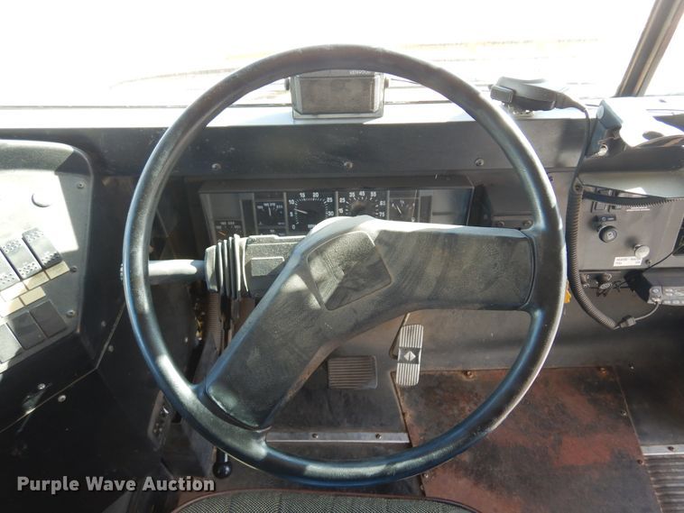 image for item JJ9849 1998 International 3800  school bus