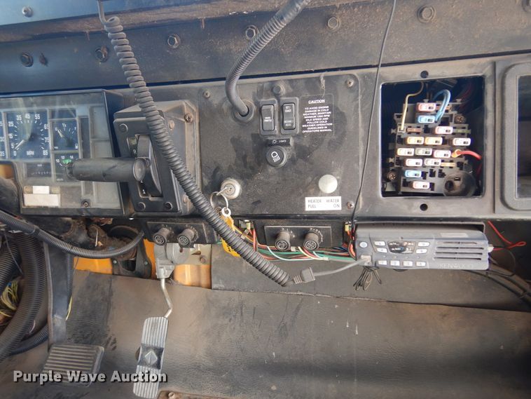 image for item JJ9849 1998 International 3800  school bus