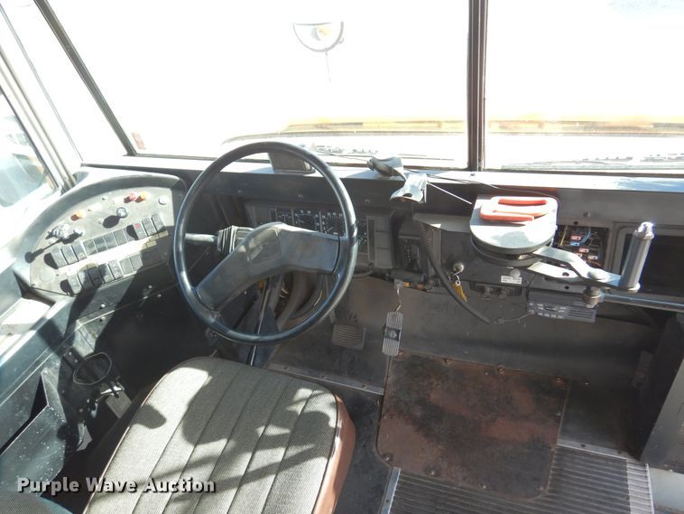 image for item JJ9849 1998 International 3800  school bus