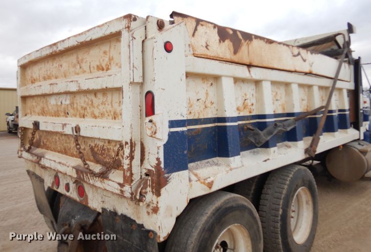 image for item JJ9862 1998 International 9400  dump truck