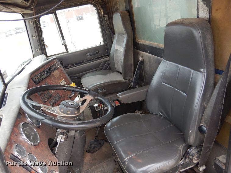 image for item JJ9862 1998 International 9400  dump truck