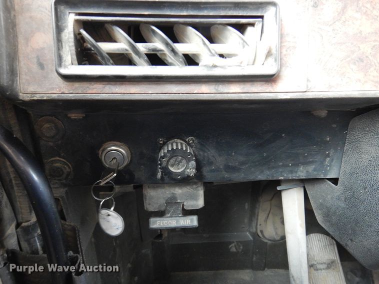 image for item JJ9862 1998 International 9400  dump truck