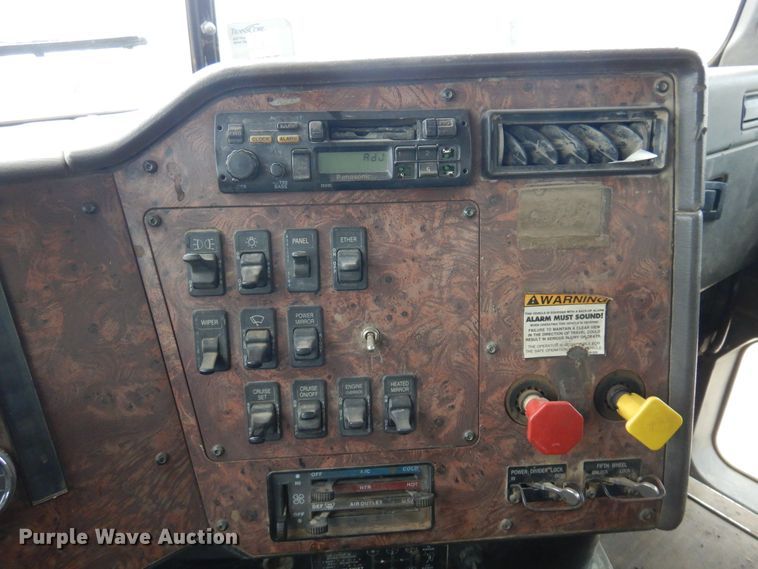 image for item JJ9862 1998 International 9400  dump truck