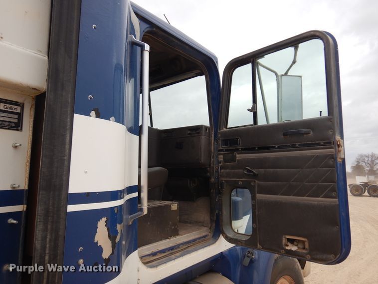 image for item JJ9862 1998 International 9400  dump truck