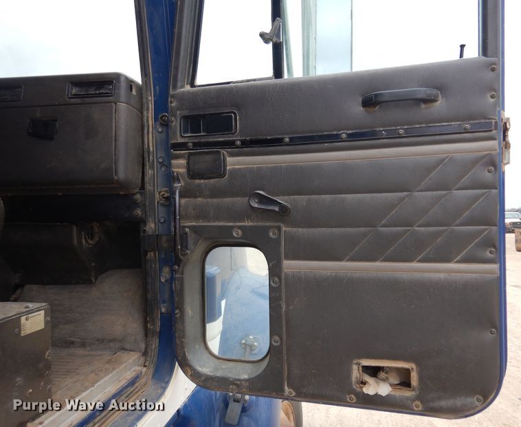 image for item JJ9862 1998 International 9400  dump truck