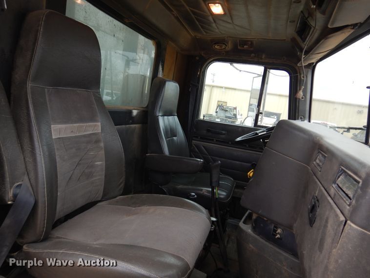 image for item JJ9862 1998 International 9400  dump truck