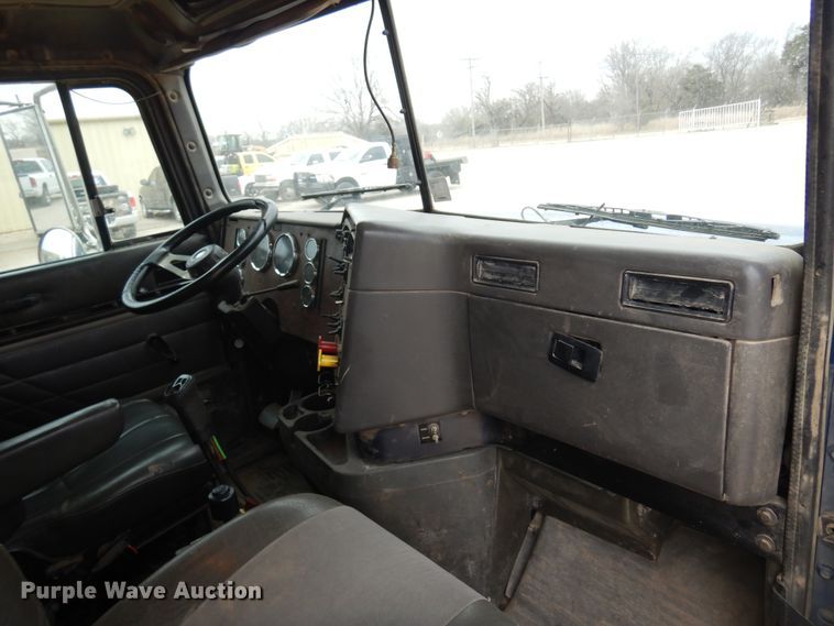 image for item JJ9862 1998 International 9400  dump truck