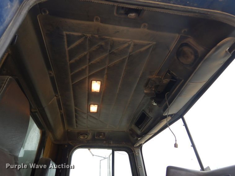 image for item JJ9862 1998 International 9400  dump truck