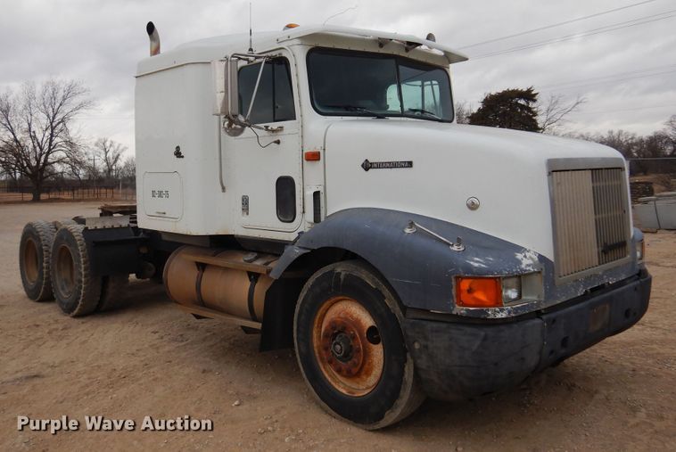 image for item JJ9863 1995 International 9200  semi truck