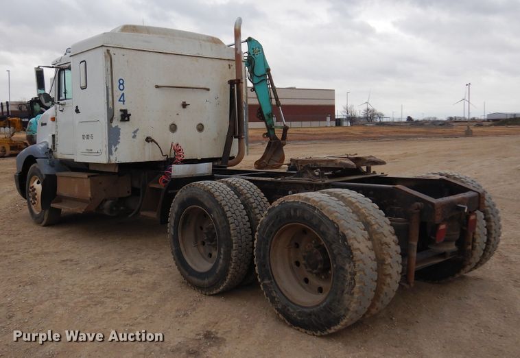 image for item JJ9863 1995 International 9200  semi truck