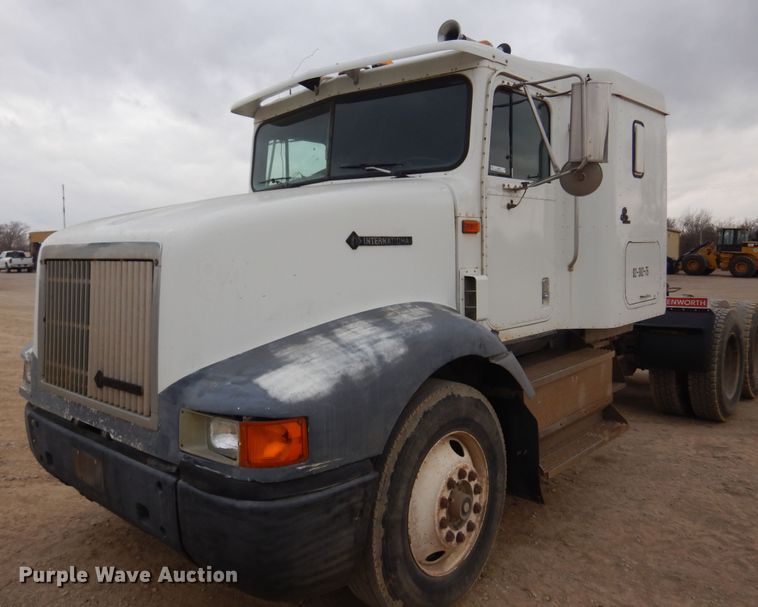 image for item JJ9863 1995 International 9200  semi truck