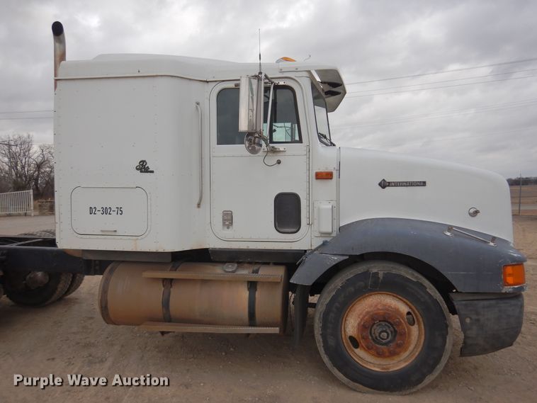 image for item JJ9863 1995 International 9200  semi truck