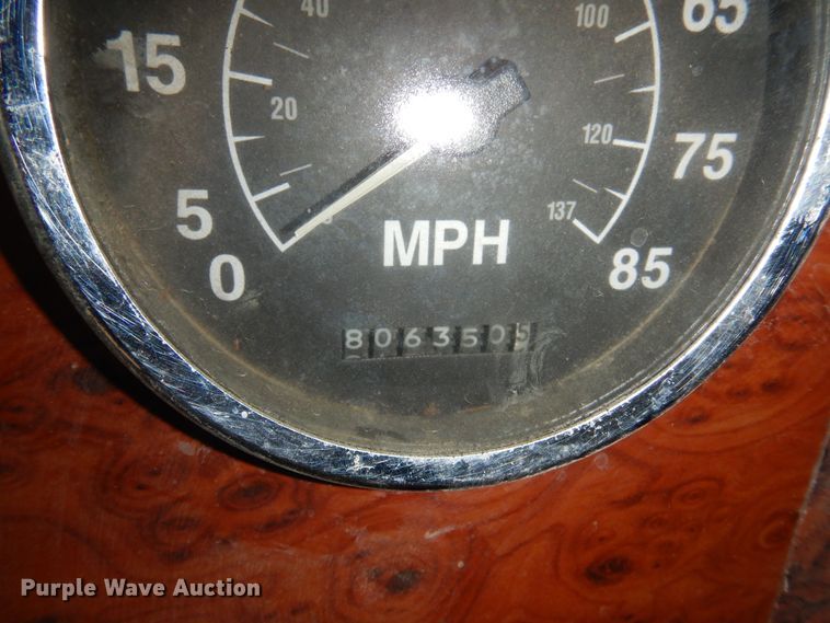 image for item JJ9863 1995 International 9200  semi truck