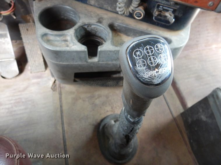 image for item JJ9863 1995 International 9200  semi truck