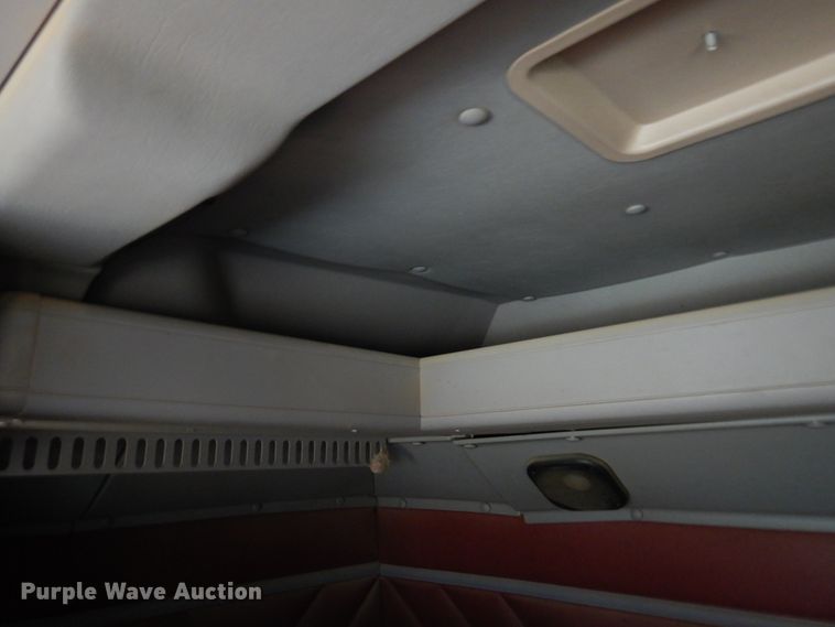 image for item JJ9863 1995 International 9200  semi truck