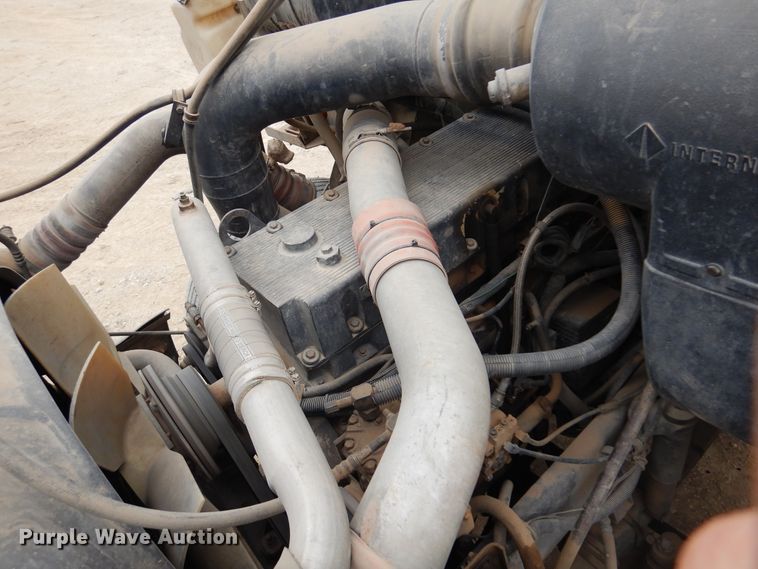 image for item JJ9863 1995 International 9200  semi truck